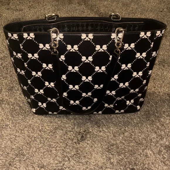 Karl Lagerfeld tote style - Picture 6 of 14